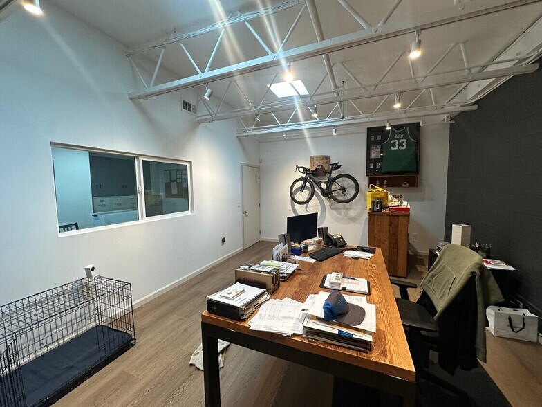 More Photos Of 3014-3018 N Coolidge Ave, Los Angeles Warehouse For Sale