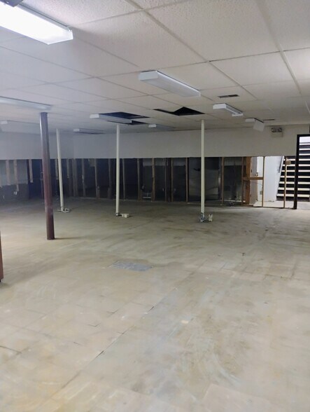 More Photos Of 2550 Brownsville Rd, South Park Bank For Lease