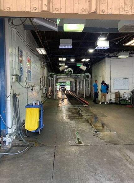 More Photos Of 8304 Olive Blvd, Saint Louis Auto Repair For Sale