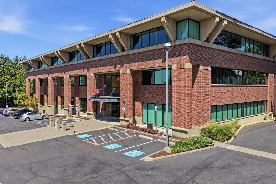 More Photos Of 10365 SE Sunnyside Rd, Clackamas Office For Lease