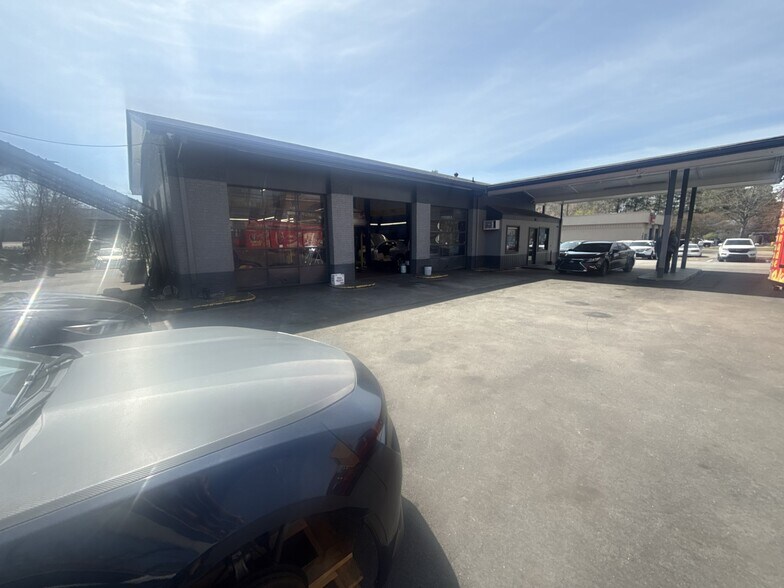Primary Photo Of 308 E Six Forks Rd, Raleigh Auto Repair For Lease