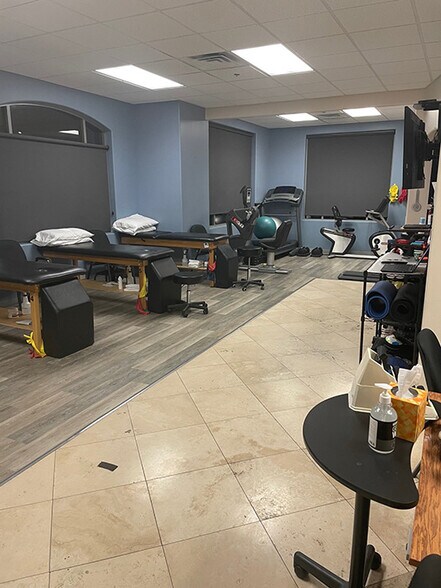 More Photos Of 2815 S Main St, Corona Medical For Lease