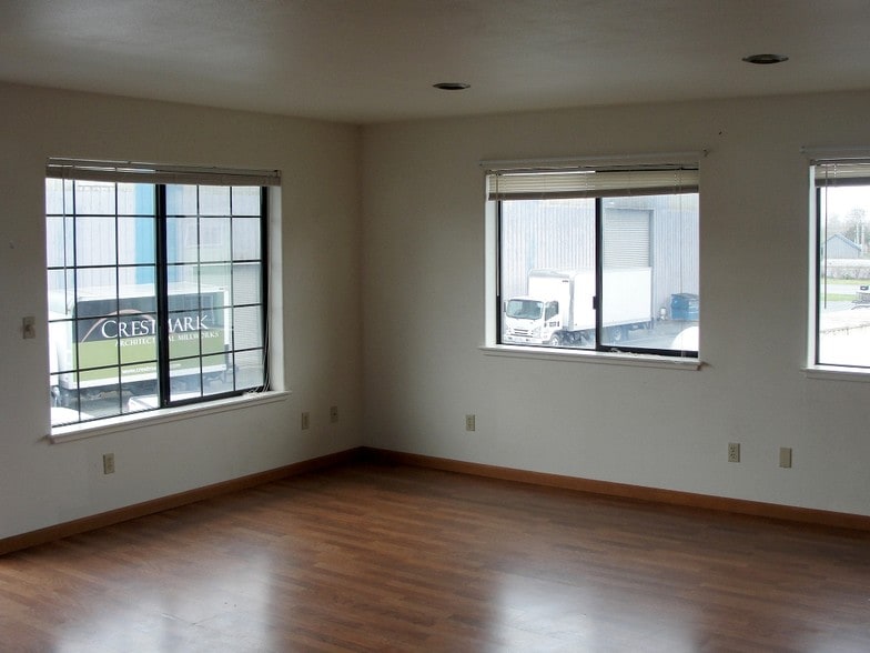 More Photos Of 5670 W End Rd, Arcata Warehouse For Lease