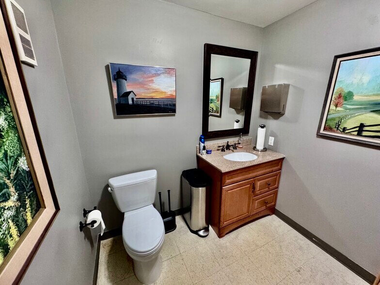 More Photos Of 10130-10134 Colvin Run Rd, Great Falls Office For Sale