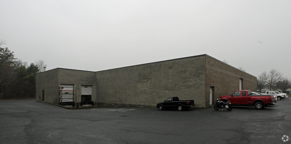 More Photos Of 181-191 Remington Blvd, Ronkonkoma Warehouse For Lease