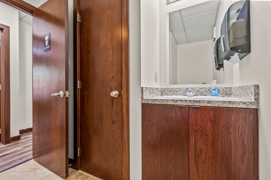 More Photos Of 73 E Wilson Bridge Rd, Worthington Office For Sale