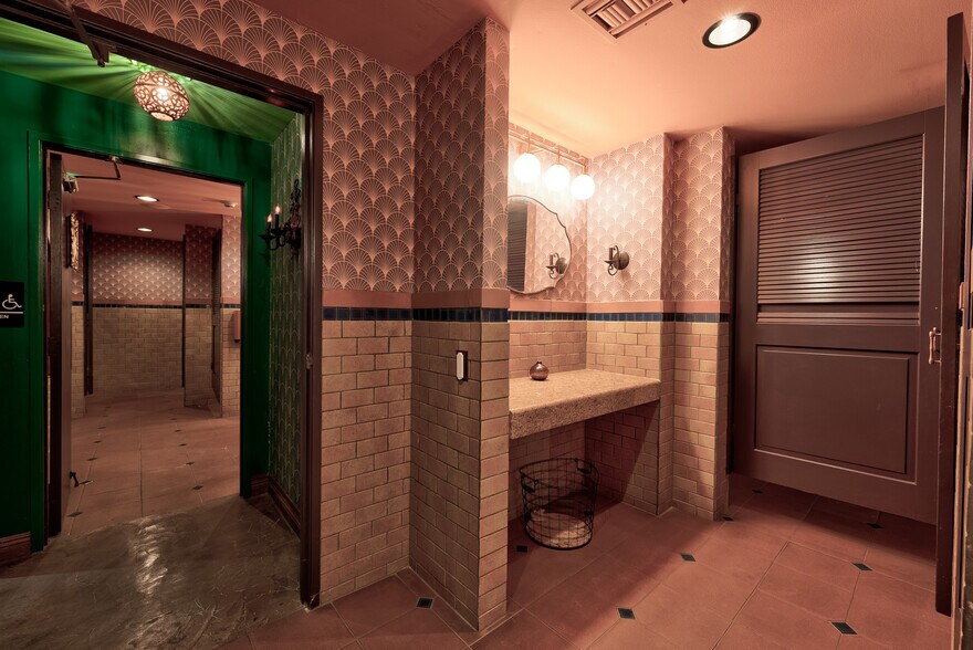 More Photos Of 369 N Palm Canyon Dr, Palm Springs Restaurant For Lease