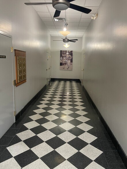 More Photos Of 419 W Broadway St, Muskogee Office For Sale