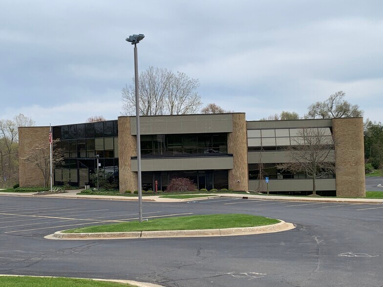 Primary Photo Of 588 3 Mile Rd, Grand Rapids Medical For Lease