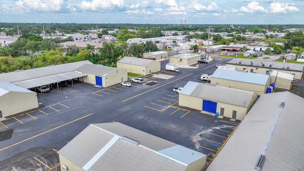 More Photos Of 6152 15th St E, Bradenton Warehouse For Lease