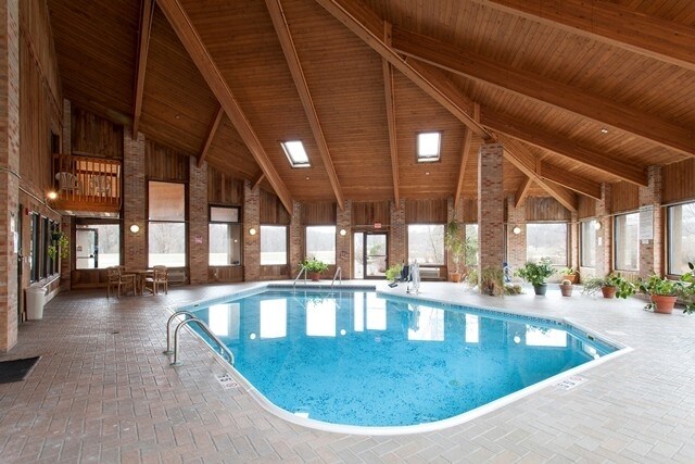 More Photos Of 1646 N Lafayette St, Macomb Hotel For Sale