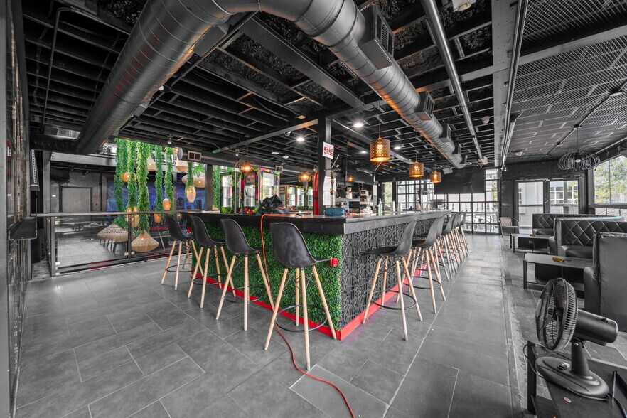 More Photos Of 1916 Baldwin St, Houston Bar For Lease