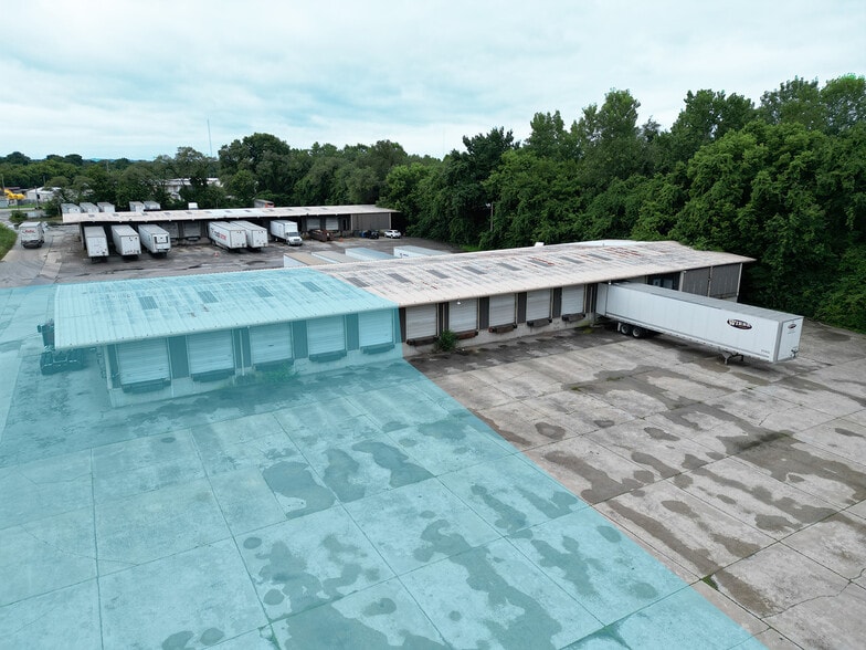 More Photos Of 3513 Camp Ground Rd, Louisville Truck Terminal For Lease