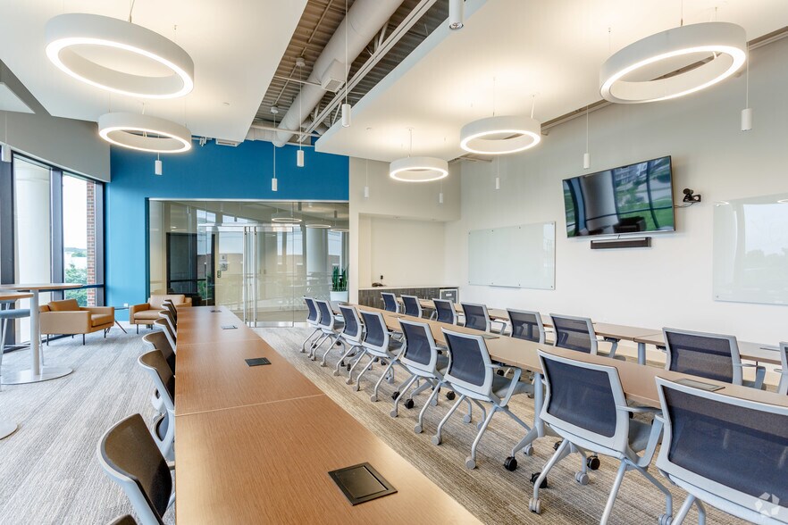 More Photos Of 393 Nichol Mill Ln, Franklin Office For Lease