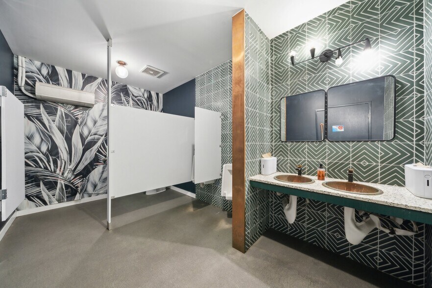 More Photos Of 704 Dawn St, Richmond Warehouse For Sale