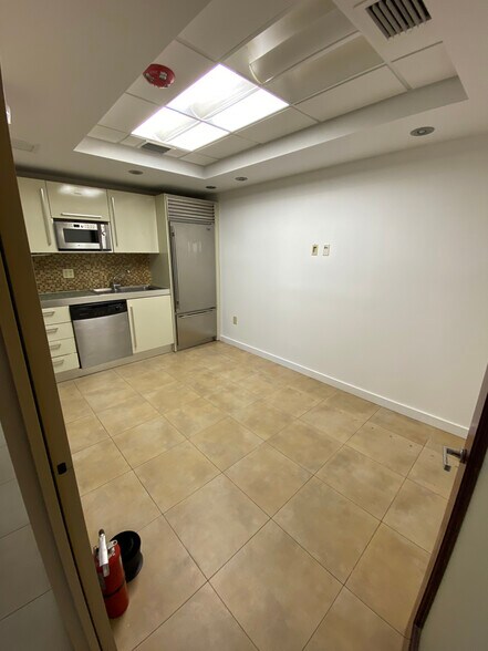 More Photos Of 425 N Federal Hwy, Hallandale Beach Medical For Lease