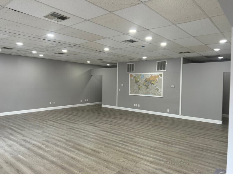 More Photos Of 14100 Walsingham Rd, Largo Storefront Retail Office For Lease