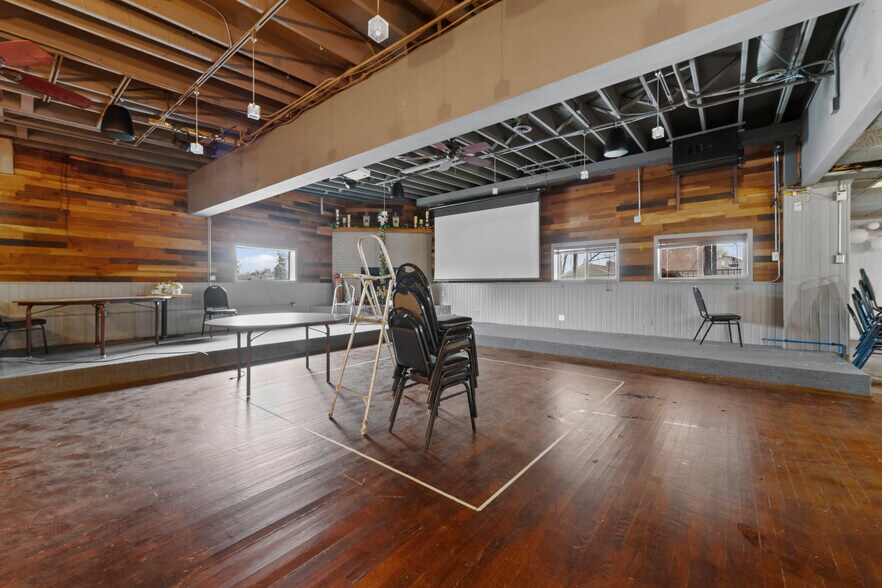 More Photos Of 1090 Rochester Rd, Troy Restaurant For Sale