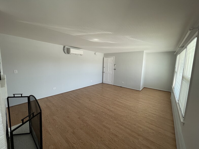 More Photos Of 215 N Waukegan Rd, Lake Bluff Convenience Store For Sale