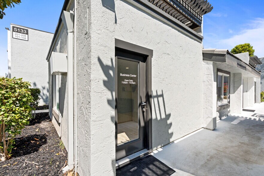 More Photos Of 1577 E Bulldog Ln, Fresno Apartments For Sale