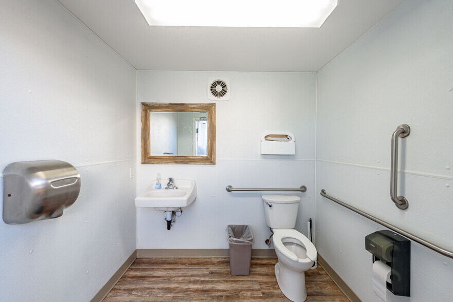 More Photos Of 102 Hall Ave, Coos Bay Restaurant For Sale