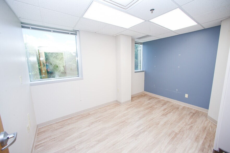 More Photos Of 3660 Guion Rd, Indianapolis Medical For Lease