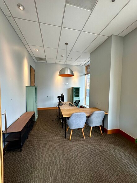 More Photos Of 1919 NW Quimby St, Portland Apartments For Lease