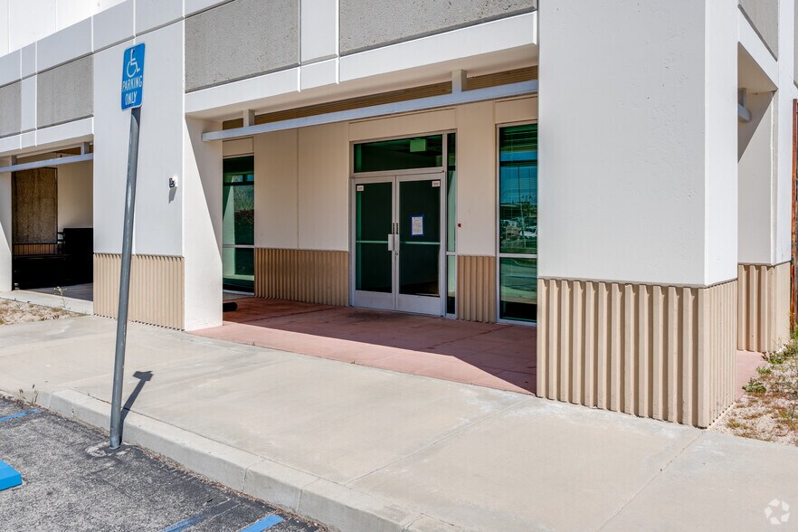 More Photos Of 38940 Trade Center Dr, Palmdale Warehouse For Lease