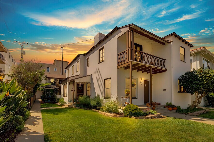 Primary Photo Of 209 Mira Mar Ave, Long Beach Multifamily For Sale