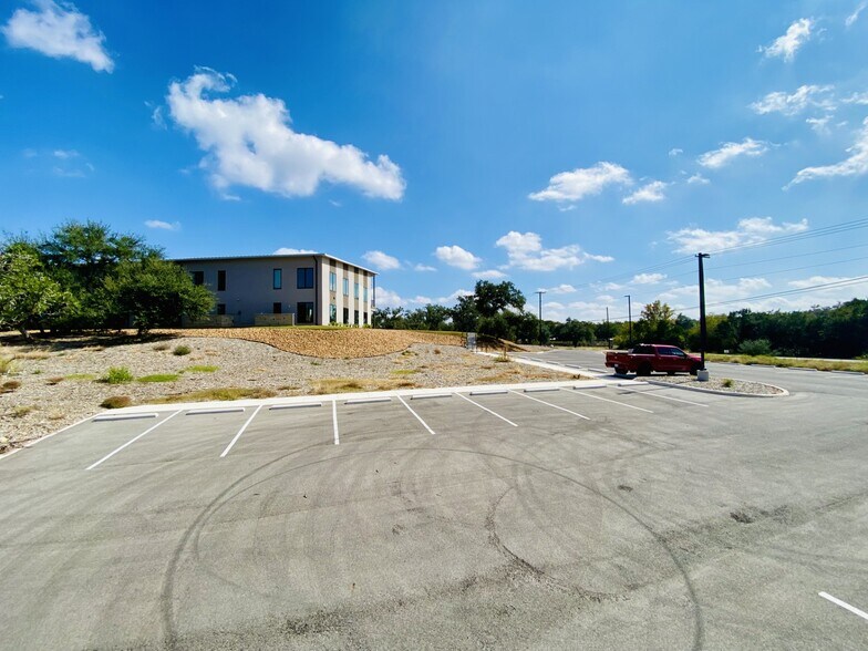 More Photos Of 1878 Herbelin Rd, New Braunfels Office For Lease