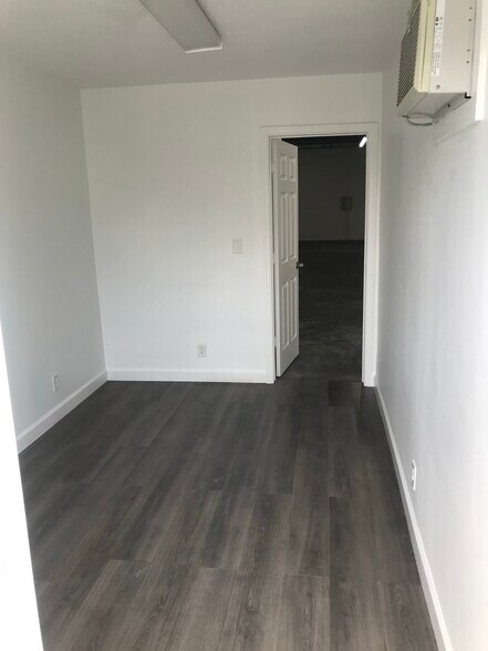 More Photos Of 5042-5054 NE 12th Ave, Fort Lauderdale Warehouse For Lease