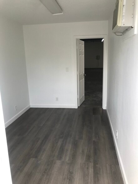 More Photos Of 5042-5054 NE 12th Ave, Fort Lauderdale Warehouse For Lease