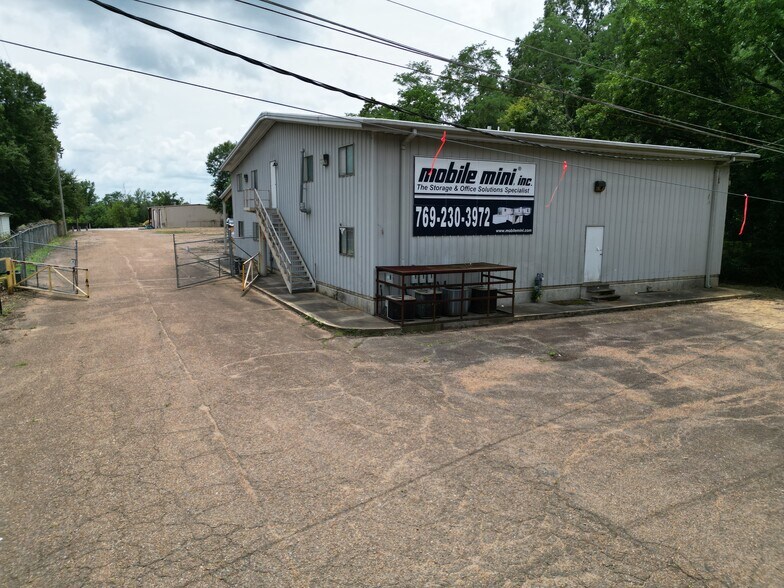 More Photos Of 5129 S McRaven Rd, Jackson Showroom For Sale