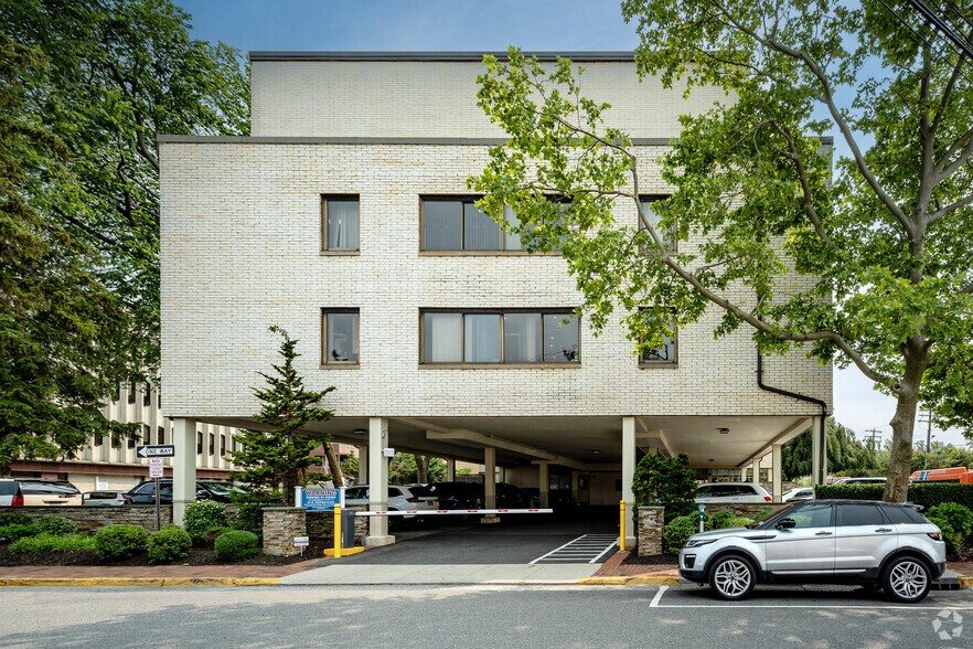 More Photos Of 45 N Station Plz, Great Neck Medical For Lease