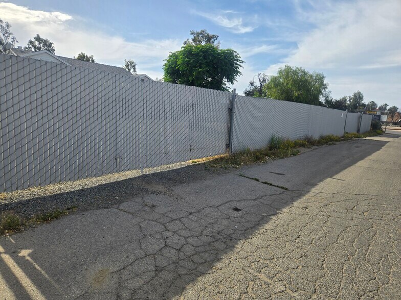 More Photos Of 23320-23330 Cajalco Rd, Perris Land For Lease