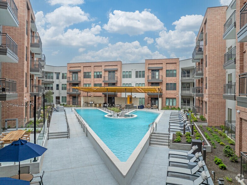 More Photos Of 760 Airport Blvd, Austin Apartments For Lease