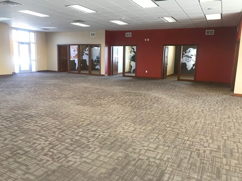 More Photos Of 5117 S Crossing Pl, Sioux Falls Office For Lease