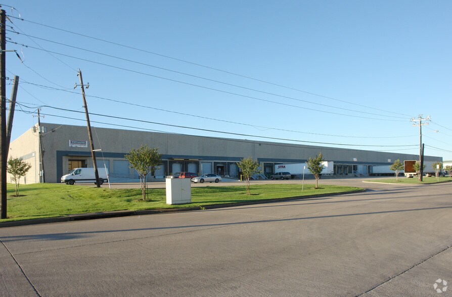 More Photos Of 5050 Investment Dr, Dallas Distribution For Lease