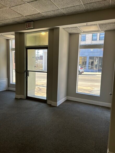 Primary Photo Of 1208 Hull St, Richmond General Retail For Sale
