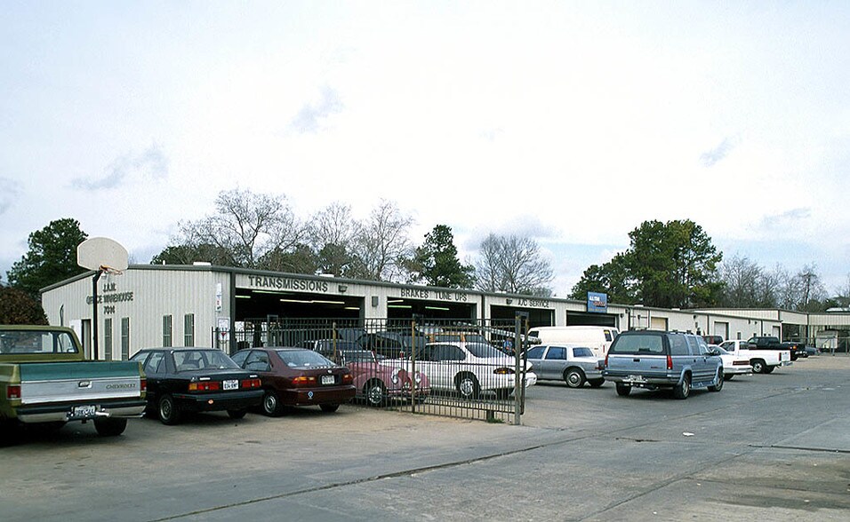 More Photos Of 7012 Belgold St, Houston Warehouse For Lease