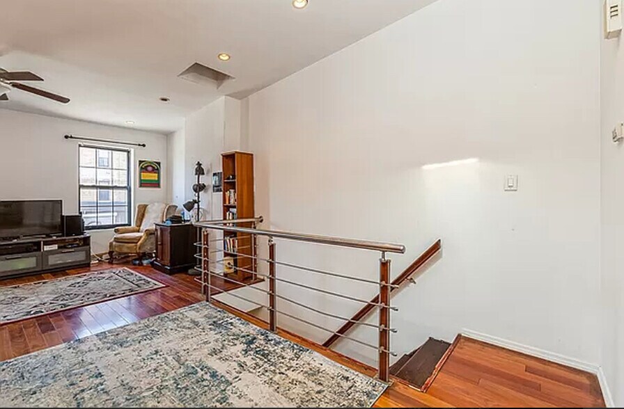 More Photos Of 587 3rd Ave, Brooklyn Flex For Sale