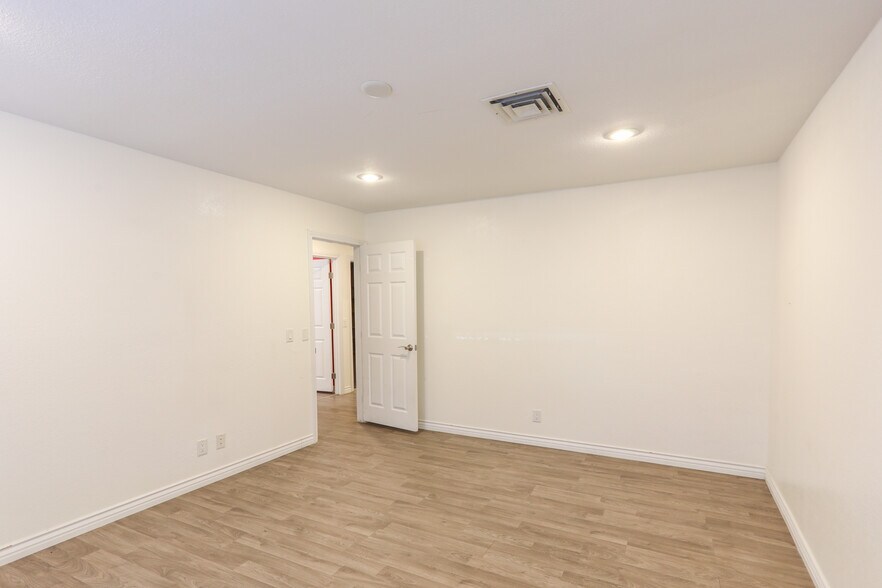 More Photos Of 703 S 10th St, Las Vegas Medical For Sale