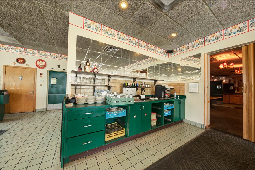 More Photos Of 1744 Biddle Ave, Wyandotte General Retail For Sale