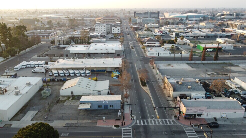 More Photos Of 2024 Q St, Bakersfield Unknown For Lease