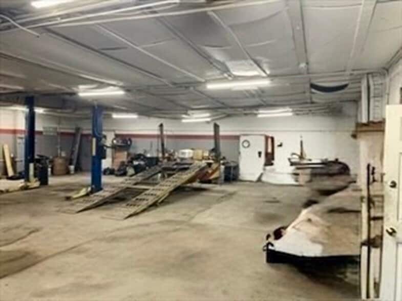 More Photos Of 99 Spring St, Fairhaven Auto Repair For Sale