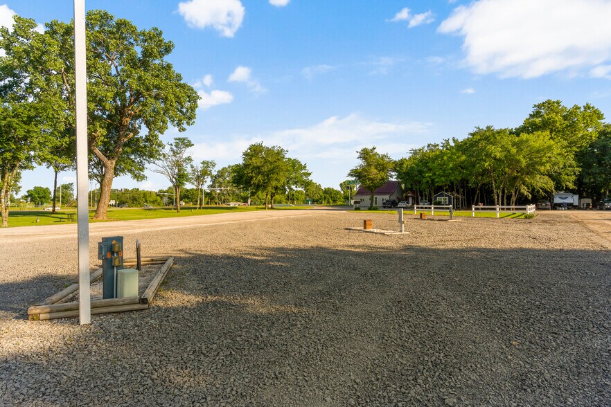 More Photos Of 6476 N 35th St W, Porter Trailer Camper Park For Sale