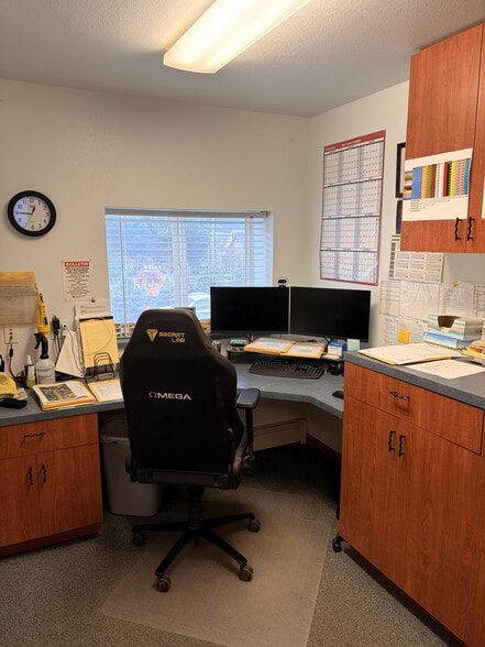 More Photos Of 128 Oyster Bay Ave, Bremerton Industrial For Lease