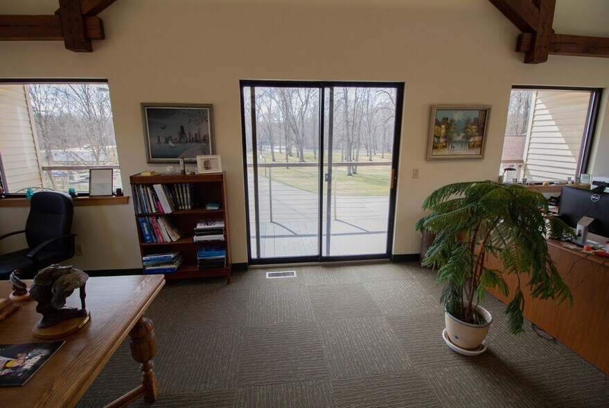 More Photos Of 310 Custer Dr, Battle Creek Medical For Lease