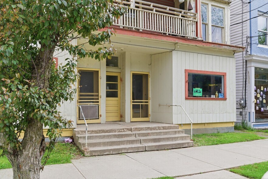 More Photos Of 198 N Main St, Salem Storefront Retail Residential For Sale
