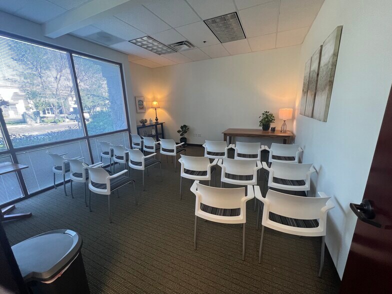 More Photos Of 2000-2090 S Eagle Rd, Meridian Office For Sale